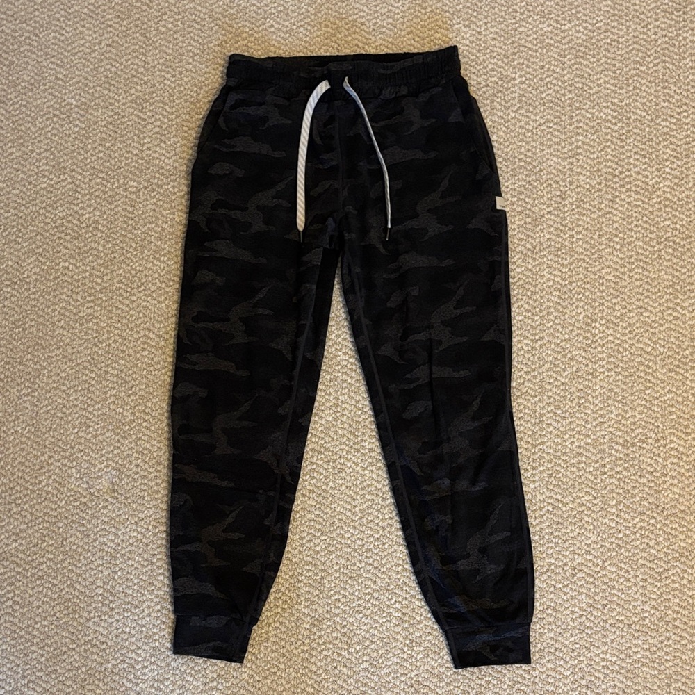 Vuori Black / Gray Camo Performance Joggers Wmns Size XS